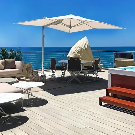 Seaside Villa *